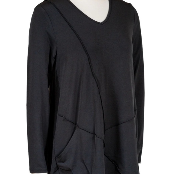 Liv Habitat tunic women medium.Black ,V-neckline,long sleeves  ,curved hem .NWOT - Picture 13 of 13